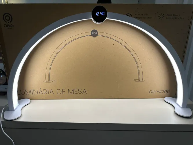 Luminária de mesa em led branca