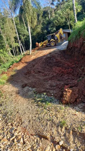 Terreno com casa não averbada em Colombo. Aceita permuta