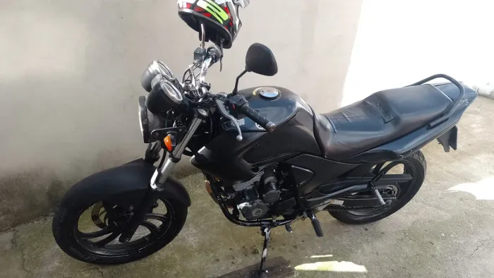 Vende-se fazer 250 2010 edição limitada 