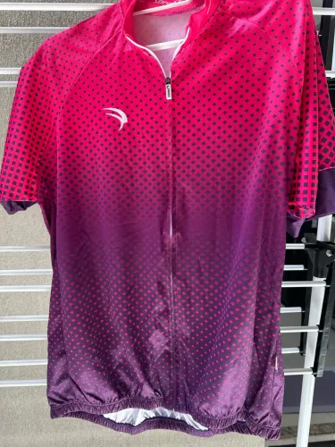 Vendo camisa ciclismo feminina