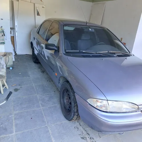 Ford Mondeo CLX 1.8 4P E 5P 1996