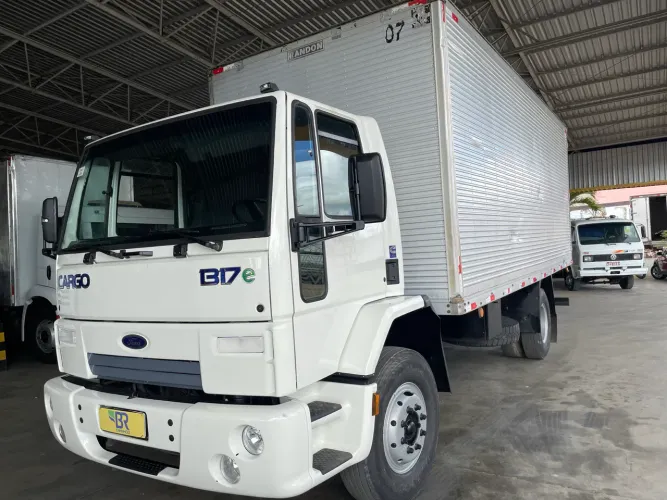 Ford Cargo 1317 Com Baú