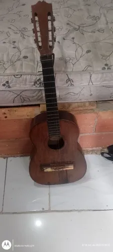 Violão ano 70
