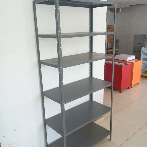 Estante de aço
