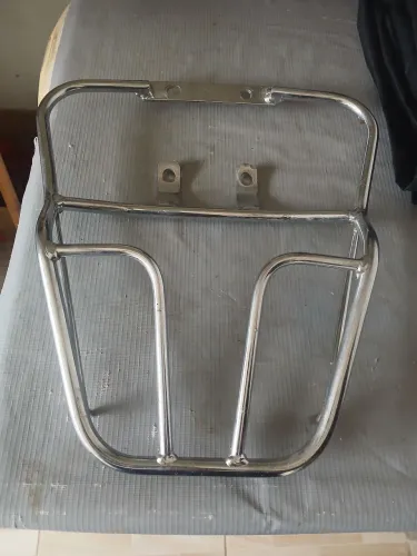 Vende-se 2 dois suportes de baú para moto