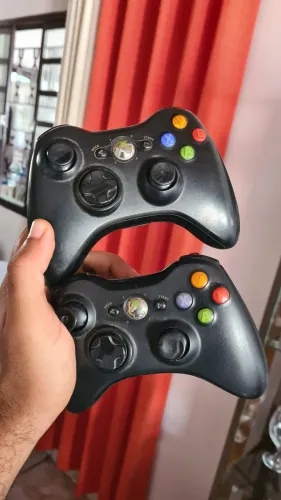 Duas manetes originais Xbox 360 no estado