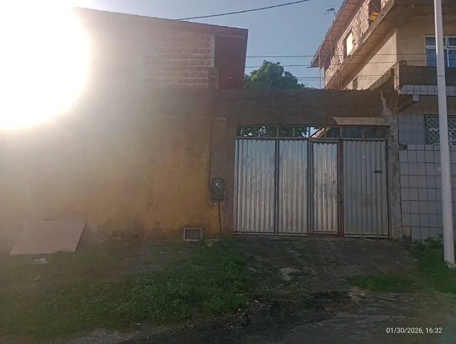Vendo casa espaçosa para morar ou para eventos, igreja, academia, escola.