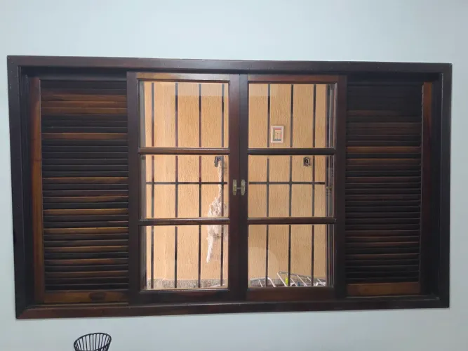 Janela madeira maciça 2m x 1.2m