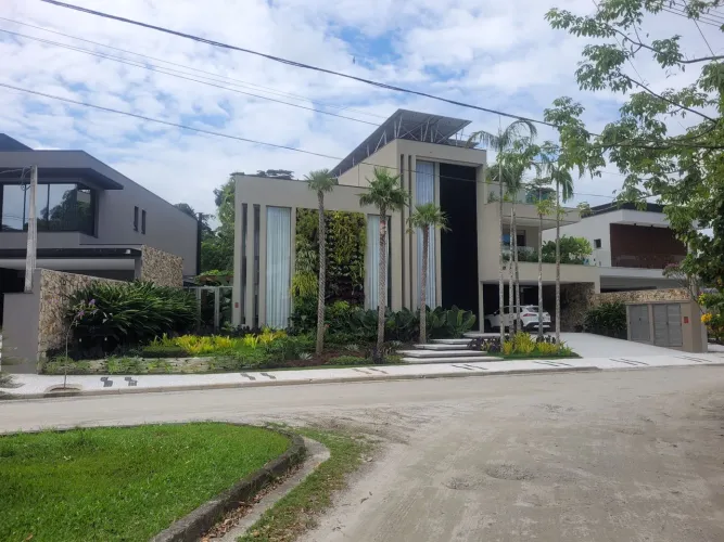 CONSTRUCÃO E REFORMA COM ACABAMENTO ALTO PADRÃO 