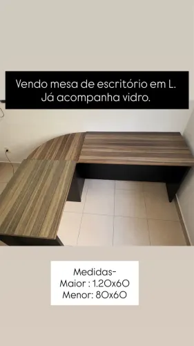 Mesa de escritório em L