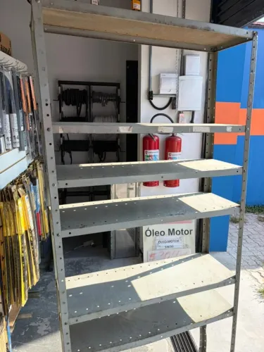 PRATELEIRA EM AÇO COM 6 BANDEJAS