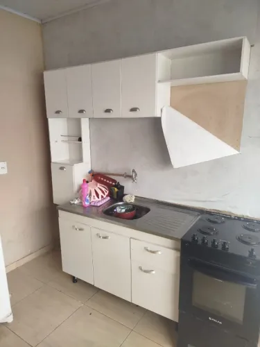 Jogo de cozinha com pia e aéreos 