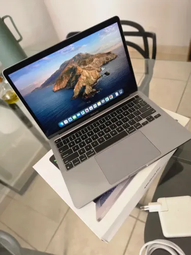 MacBook Pro 13-inch, M1. 256Gb 8Gb Ram Touchbar