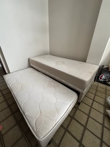 Cama de solteiro com auxiliar