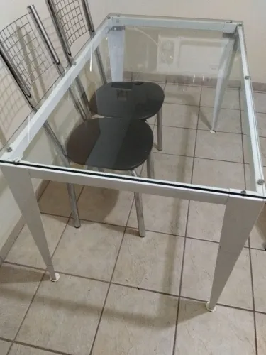 mesa com tampa de vidro