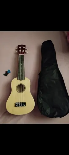 Ukulele acústico 