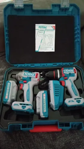 Maleta de ferramentas com furadeira  pra vender hoje 1,000.00