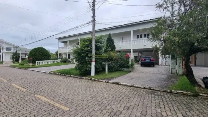SOBRADO MOBILIADO COM 6 SUÍTES COND BOUGAINVILLE II
