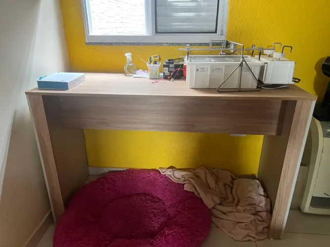 Mesa/bancada em MDF seminova