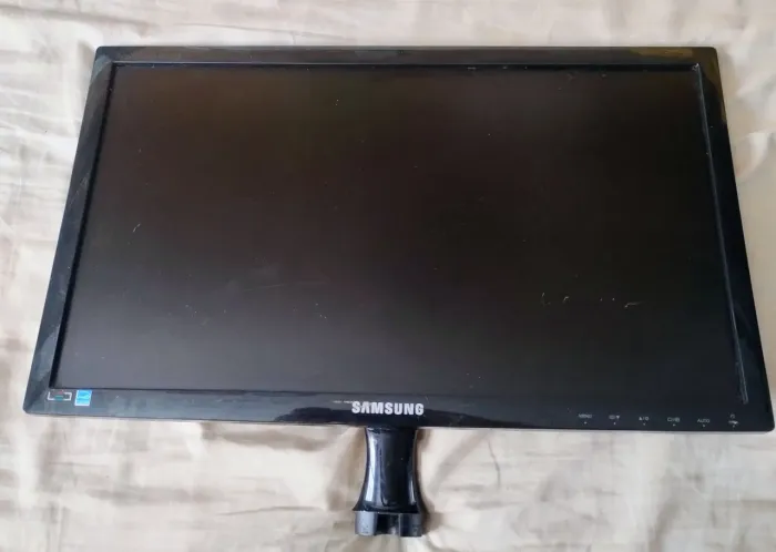 Monitor Samsung 20p. LS20A300B - VGA e DVI - Funcionando
