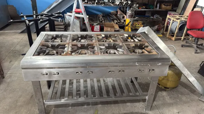 Fogão industrial boca 30x30 aço inox 8 bocas reforçado 