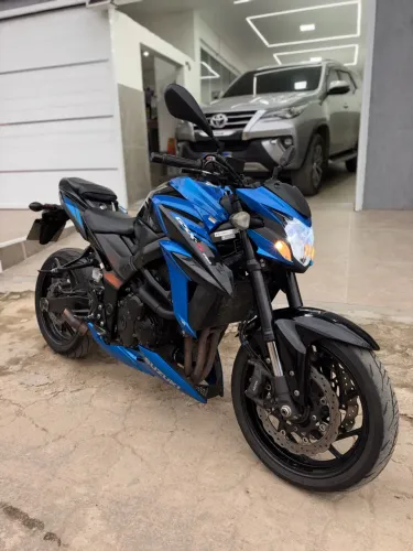 SUZUKI GSX-S750 NOVA DEMAIS