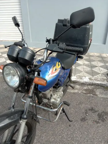 Vendo CG 125 KS, em dia, completa com baú para trabalhar, só transferir