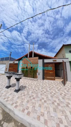 linda casa com 3 quartos sendo 1 suíte, sala e cozinha, 2 banheiros, piscina, área gourmet