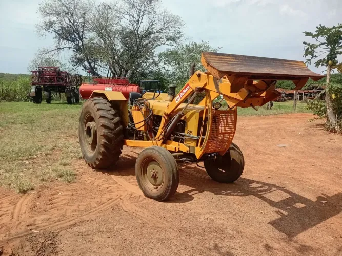 Vendo trator Valmet 85id conjunto lâmina e pá 
