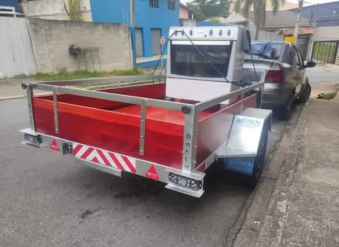 Vendo carretinha dacla tenho nota fiscal comprei na dacla barigui