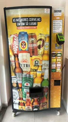 Vendo máquina de refrigerante e cerveja automática 