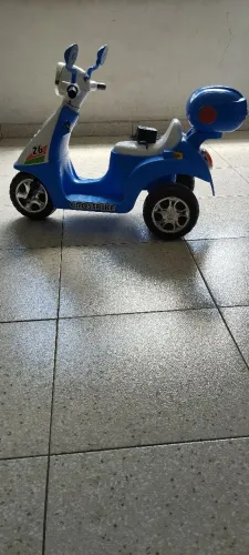 Moto elétrica infantil
