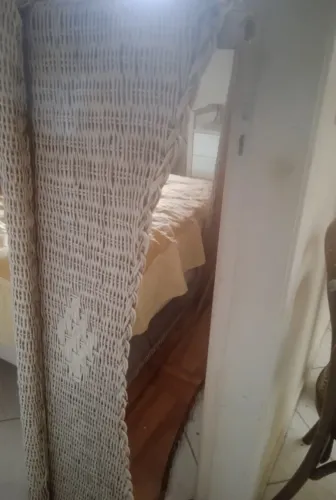 Mesa de centro enorme de vime sem o tampo