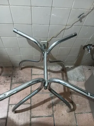 Mesa de vidro base de alumínio segue só a base uso geral Valor não abaixa + já é o menor
