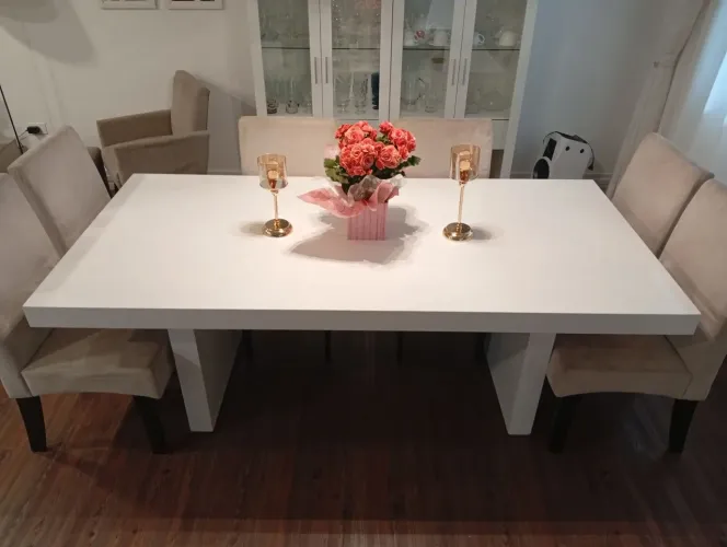 Mesa de Jantar Laca Branca sofisticada. GRATIS 6 Cadeiras Estofadas de Suede