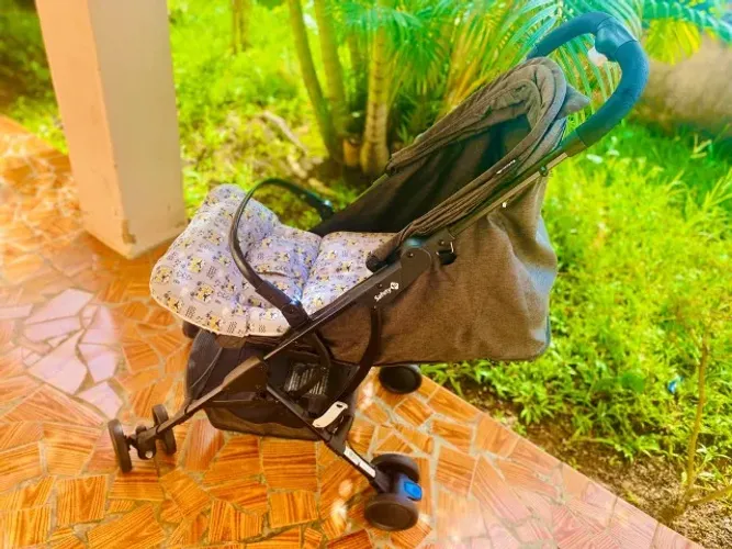 Carrinho de Bebê Safety dobrável