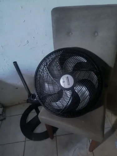 Ventilador funcionando perfeitamente apenasdefeito na parte do encaixe