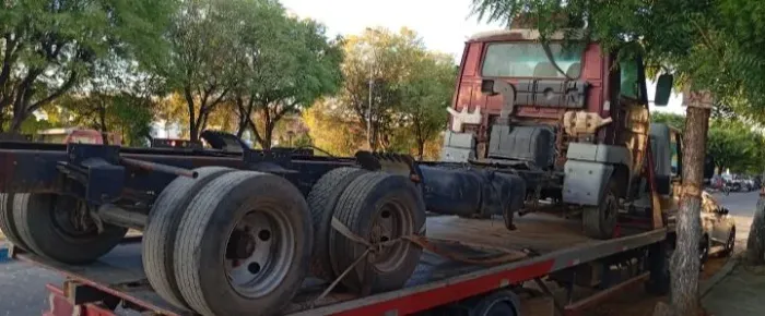 Oportunidade!!! Vendo caminhão truck