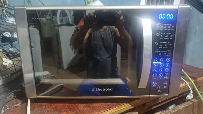 Micro-ondas 20 litros eletrolux semi novo