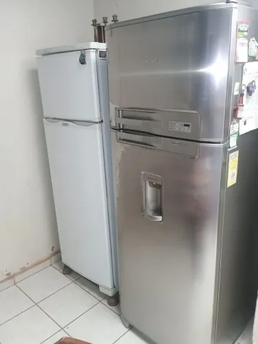 Geladeiras a venda, uma Eletrolux e uma Dako, somente venda