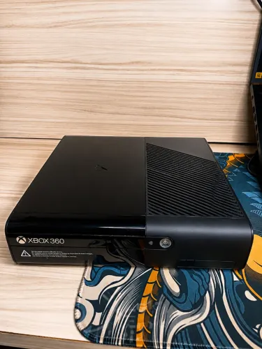 Xbox 360 Super Slim com Fonte Nova - Para Reparo ou Peças