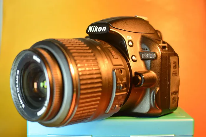 Nikon D3100, lente 18- 55, Cartão 32G,Diparador, Carregador, Bateria. 