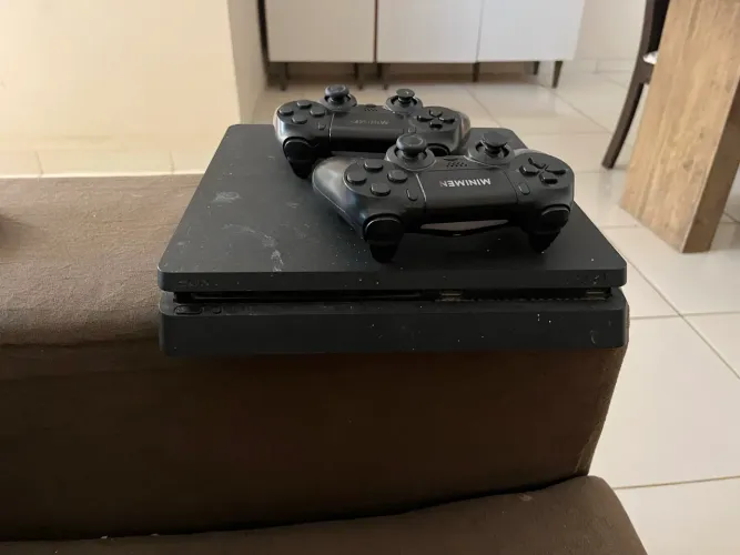 Ps4 slim de 1TB semi-novo