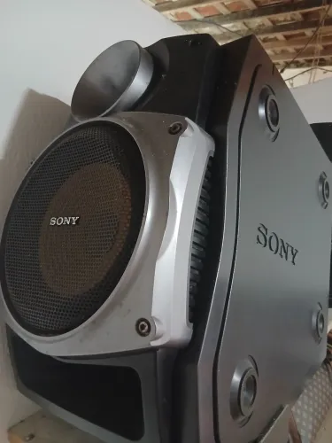Vendo som Sony e um violão