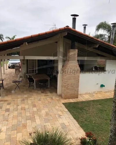 Chácara à Venda em Jundiaí-SP, Bairro Medeiros: 3 Quartos, 1 Suíte, 3 Salas, 3 Banheiros,