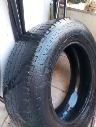 Pneu Michelin meia vida 215/65/16 / ótimo eatado