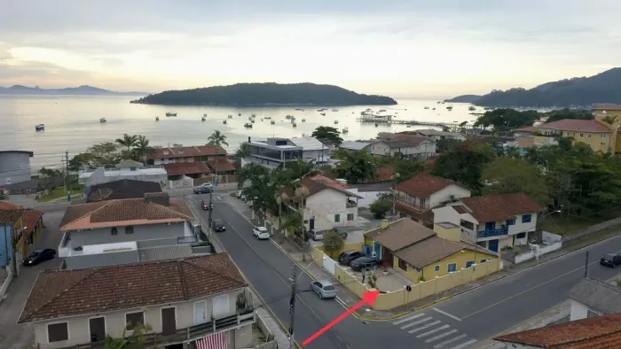 Casa para venda possui 121 metros quadrados com 5 quartos em Centro - Porto Belo - Santa C
