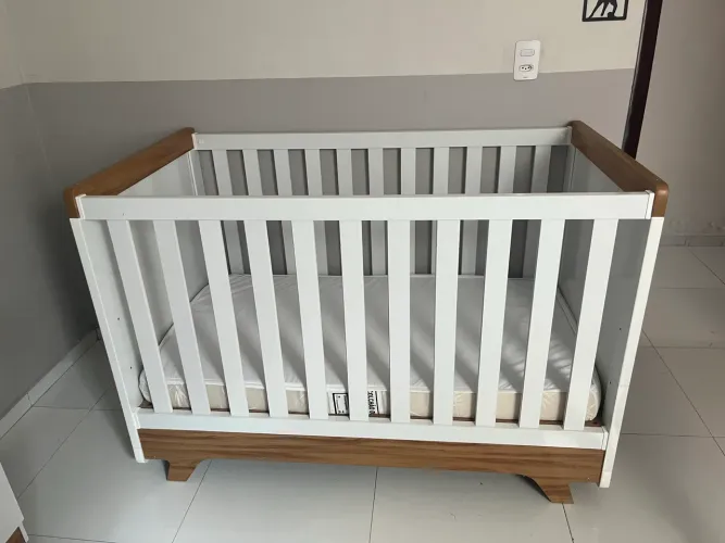 Berço com colchão 