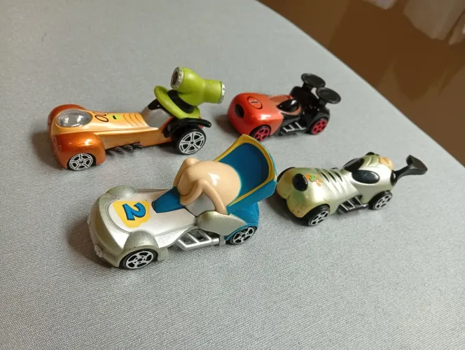 4 CARRINHOS COLECIONÁVEIS DA DISNEY ESCALA 1.64 8CM METAL BELO HORIZONTE 