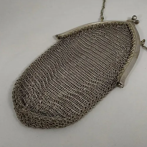 Maravilhosa Bolsa de festa em Metal - feita com Malhas. 